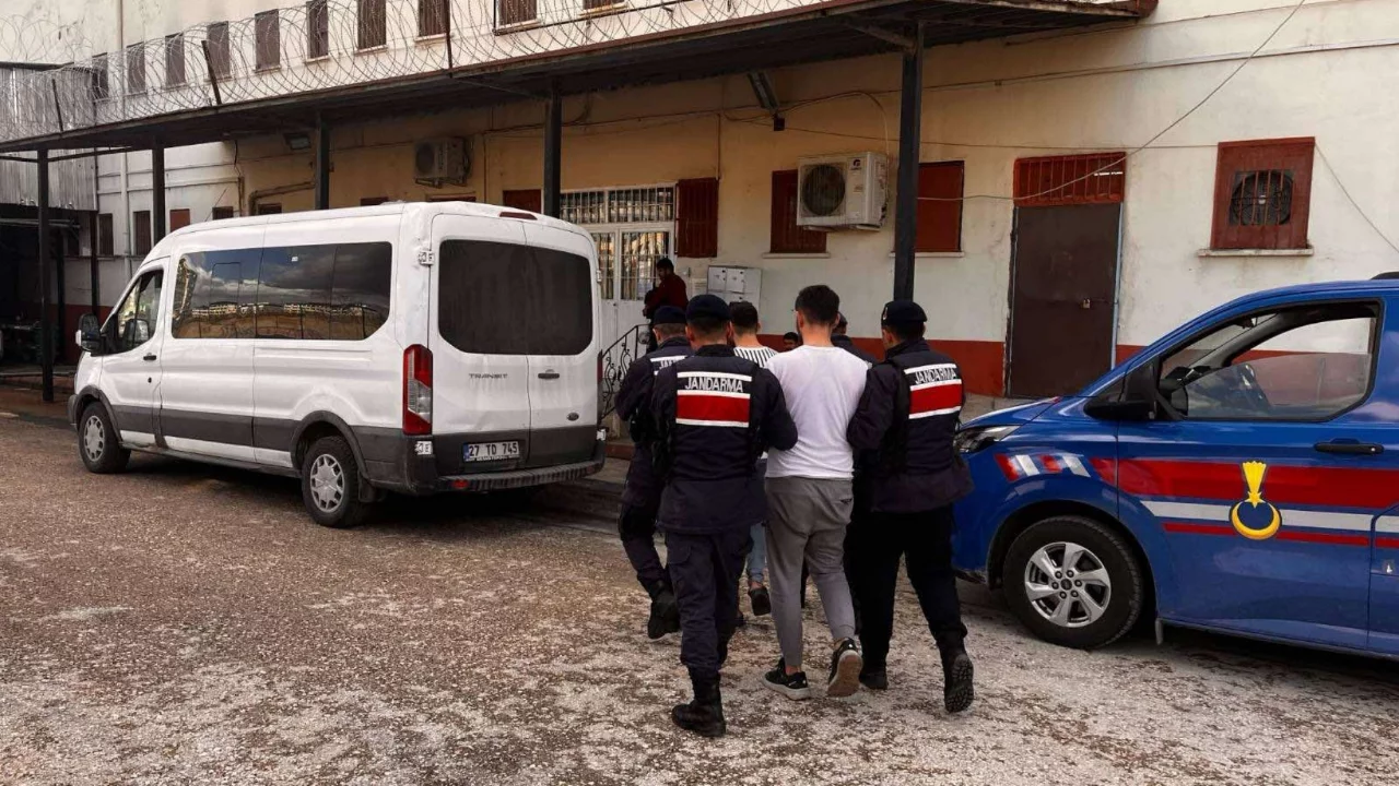 Kesinleşmiş 12 yıl cezayla aranan 2 şahıs yakalandı