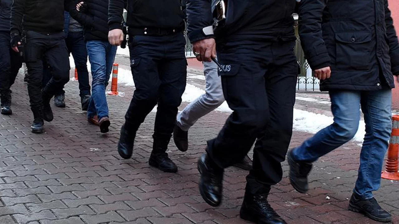 Tekirdağ'da su&ccedil; kayıtları olan 37 zanlı tutuklandı