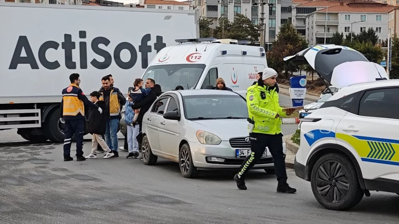 Tekirdağ'da iki otomobilin &ccedil;arpıştığı kazada 5 kişi yaralandı