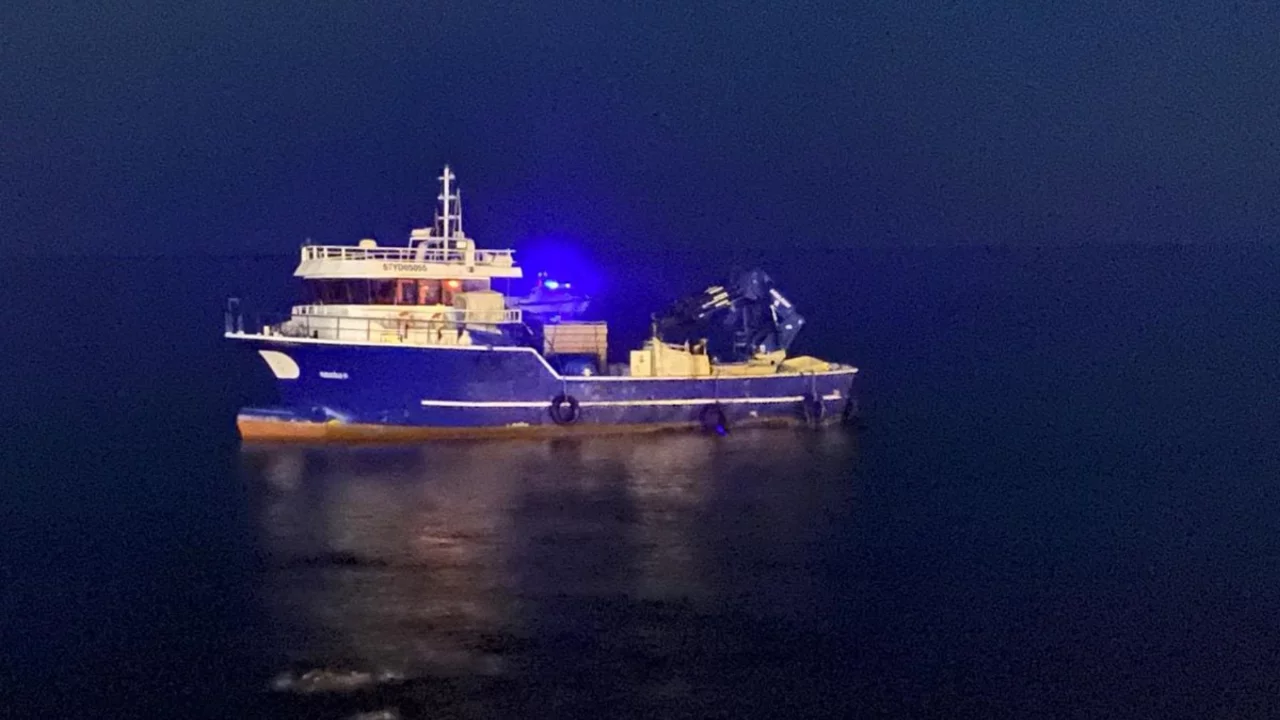 Karaya oturan balık&ccedil;ı teknesinin kaptanı tahliye edildi