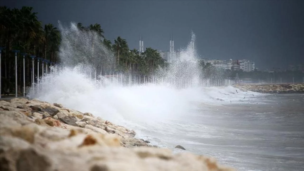 Meteoroloji'den Akdeniz i&ccedil;in "kuvvetli fırtına" uyarısı