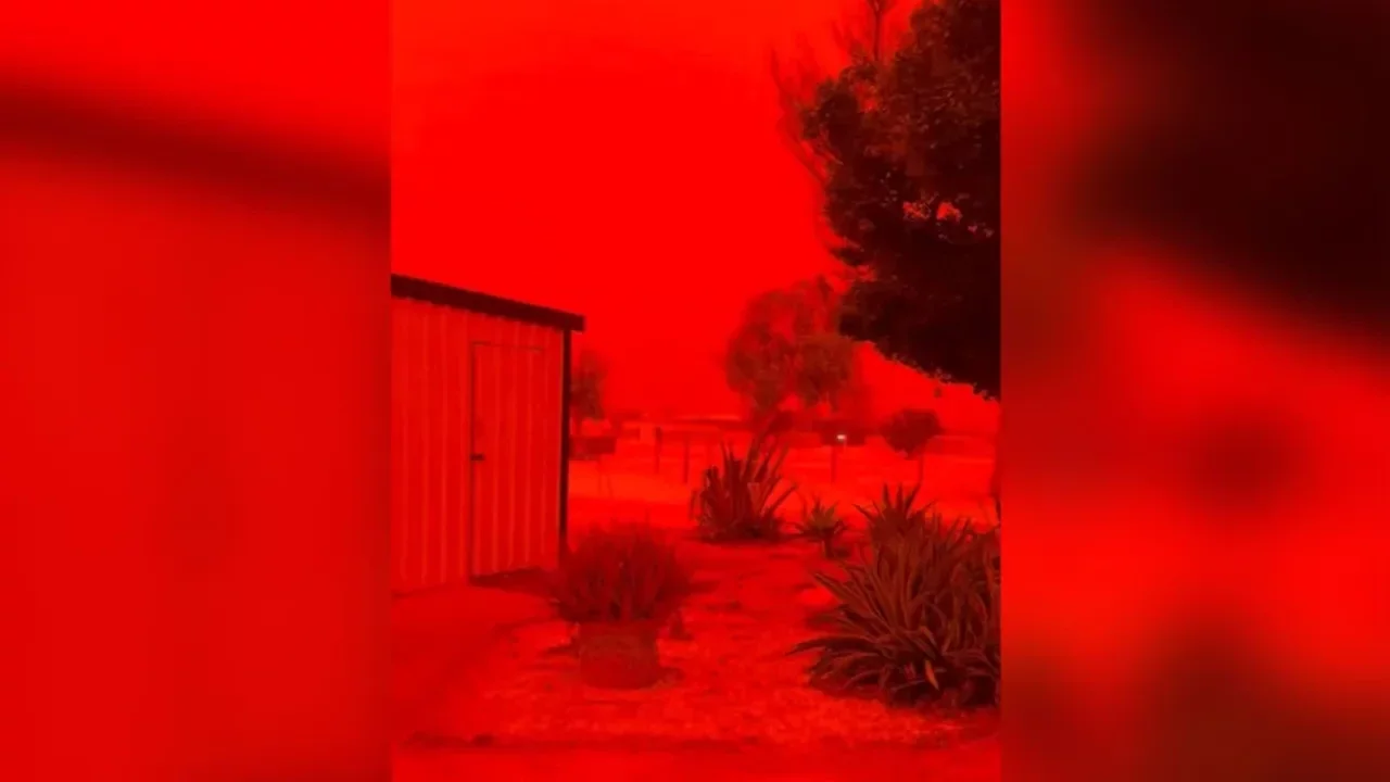 Avustralya'da yer ve gök kızıla büründü! Ülkede hayat adeta durdu