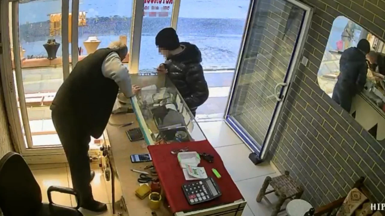 Kuyumcuya müşteri gibi giren hırsız 60 bin liralık yüzüğü alıp kayıplara karıştı