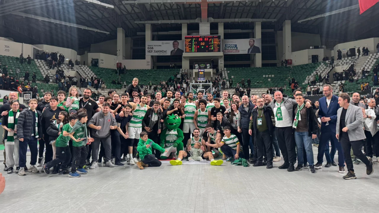 Bursaspor Basketbol evinde Fenerbahçe'yi devirdi! 