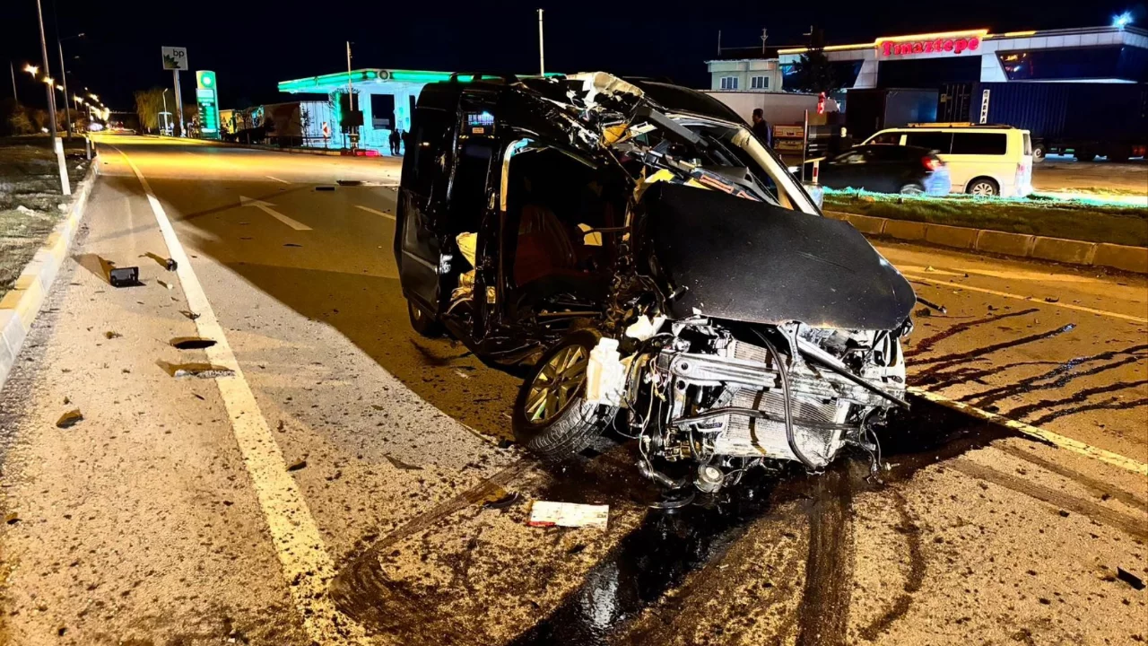 Afyonkarahisar'da trafik kazası: 1 &ouml;l&uuml;, 1 yaralı