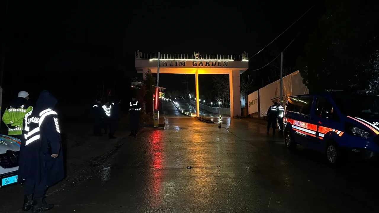 G&ouml;zaltına alınan Başkan Yalım'a ait iş yerlerinde arama yapıldı
