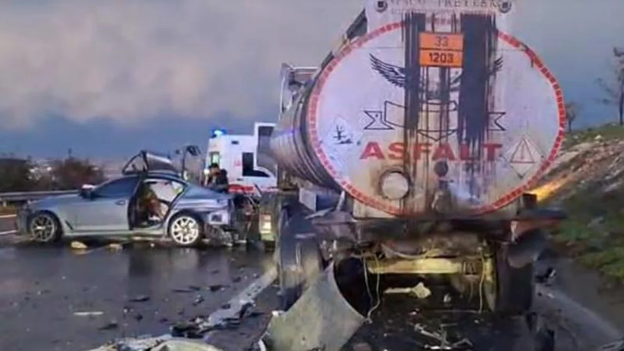 Tanker ile otomobil &ccedil;arpıştı: 1 &ouml;l&uuml;, 5 yaralı