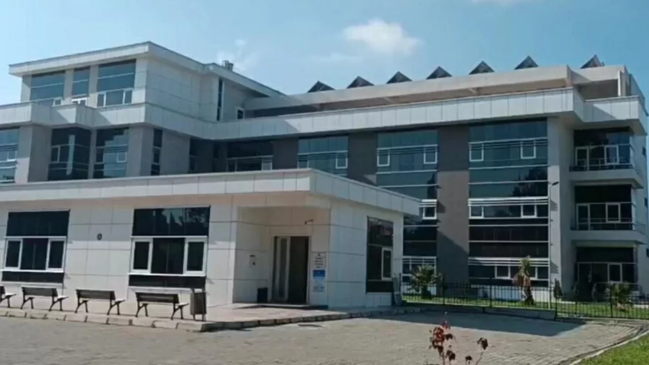 İzmir'de kayalıkların arasında bebek cesedi bulundu