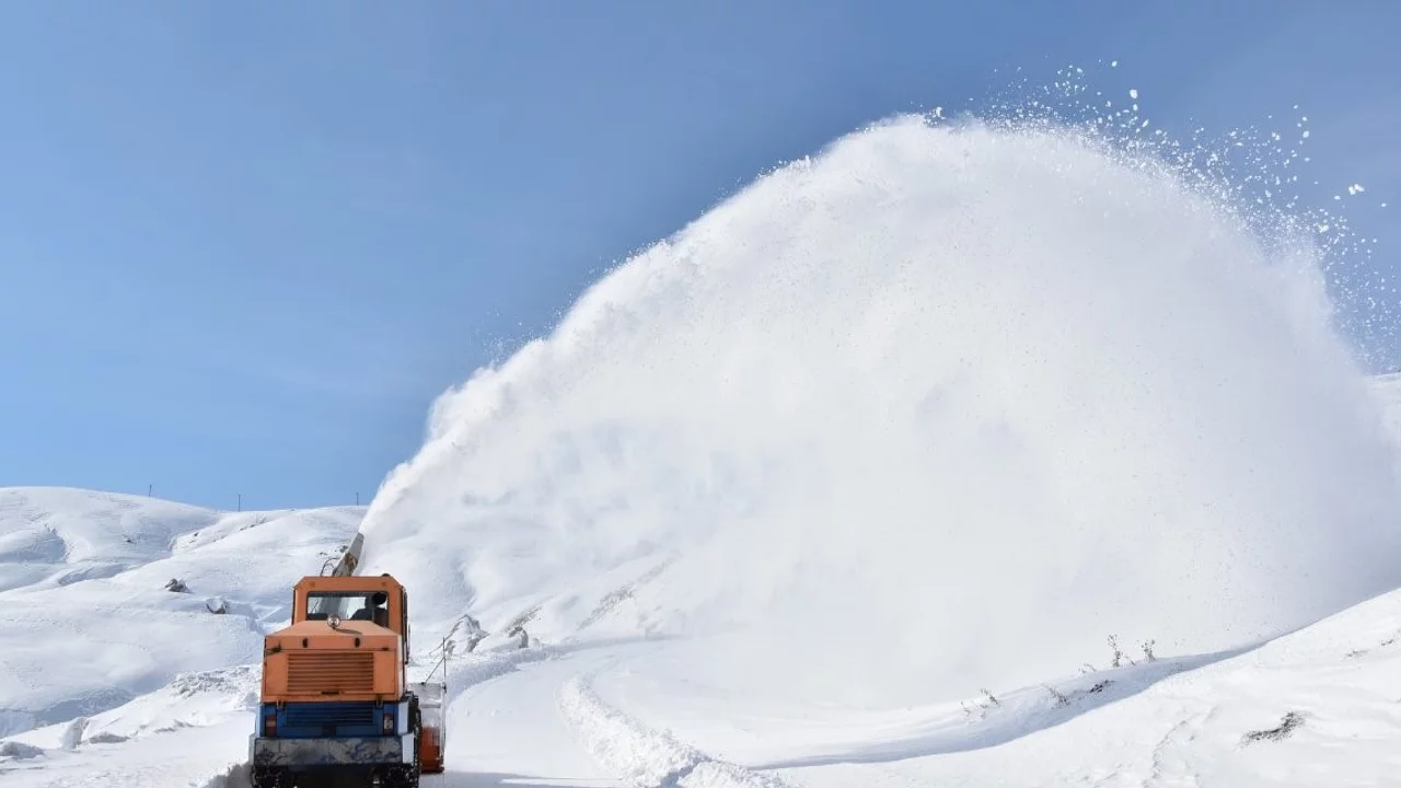 74 yerleşim yerinin yolu ulaşıma kapandı