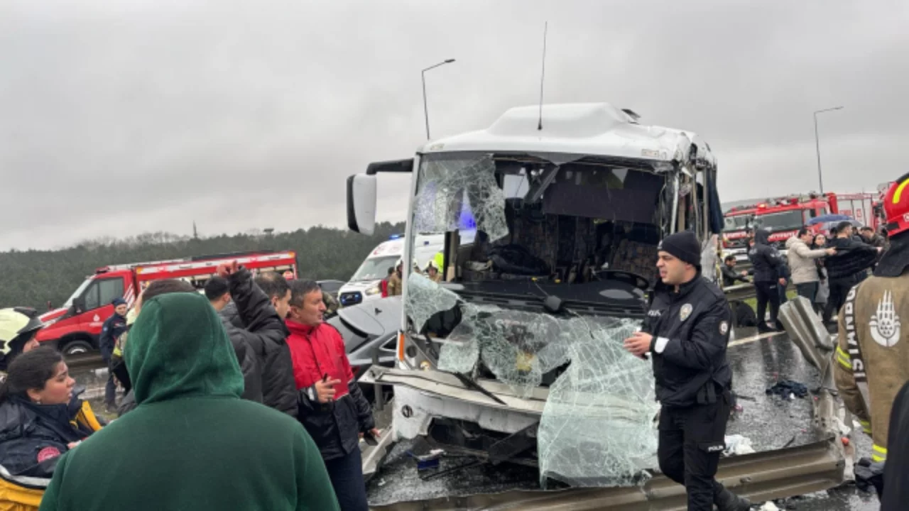 İstanbul'da polis servisi kaza mı yaptı, neden? SON DAKİKA! Başakşehir'deki polis servisi kaza olayı nedir, ka&ccedil; &ouml;l&uuml;, ka&ccedil; yaralı var?