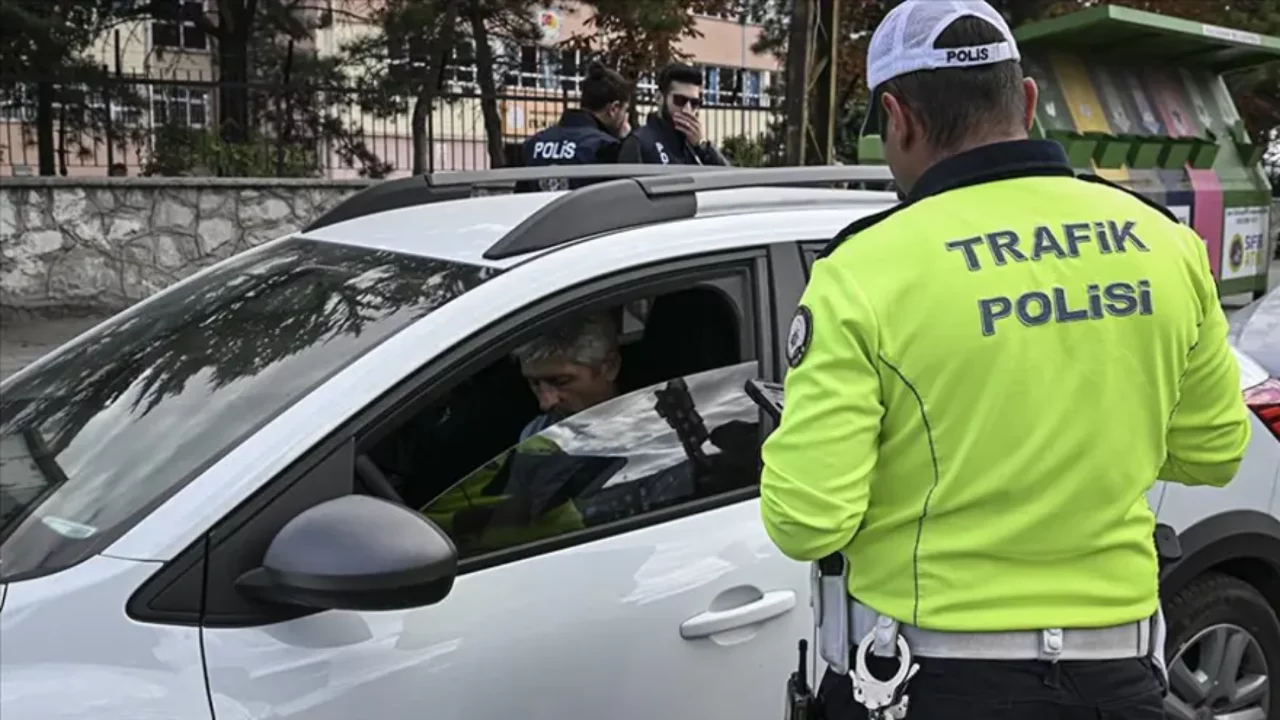Ara&ccedil; sahipleri dikkat bunları acilen aracınıza koyun! Polis isterse ceza yazabilecek