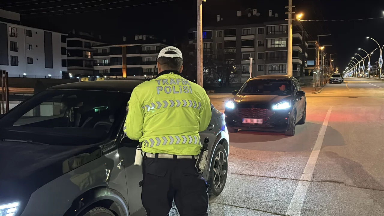 Bolu'da kurallara uymayan bin 523 s&uuml;r&uuml;c&uuml;ye ceza