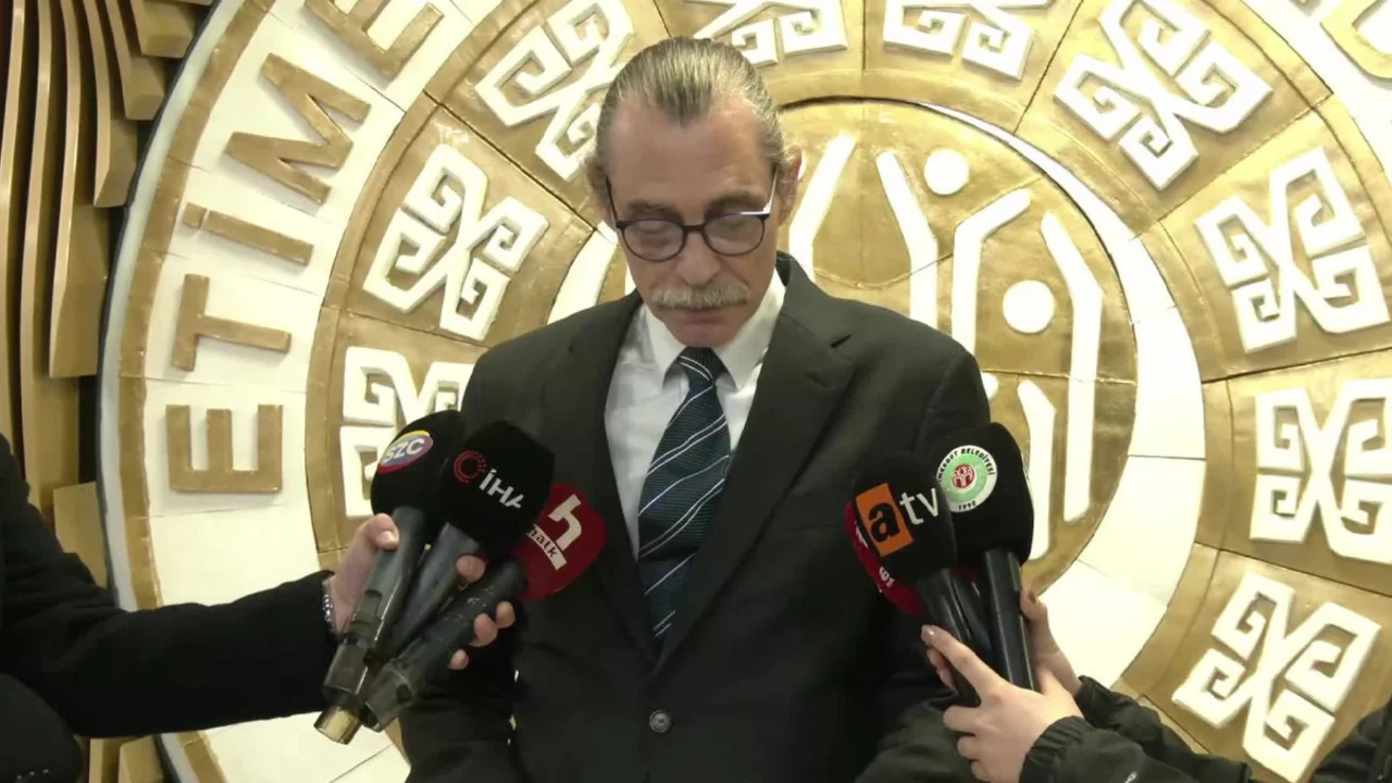 Belediyeye y&ouml;nelik operasyonun ardından Erdal Beşik&ccedil;ioğlu'ndan a&ccedil;ıklama geldi!