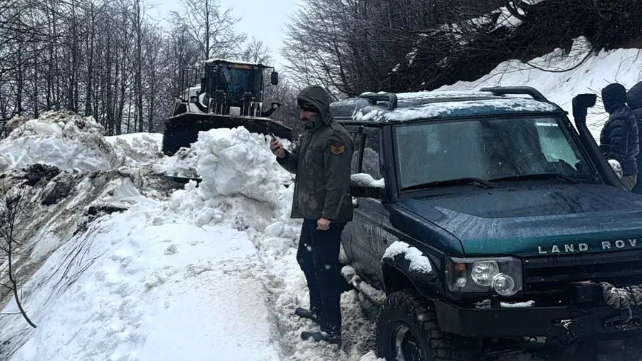 Nisan &ouml;ncesi Kartepe'de kar s&uuml;rprizi