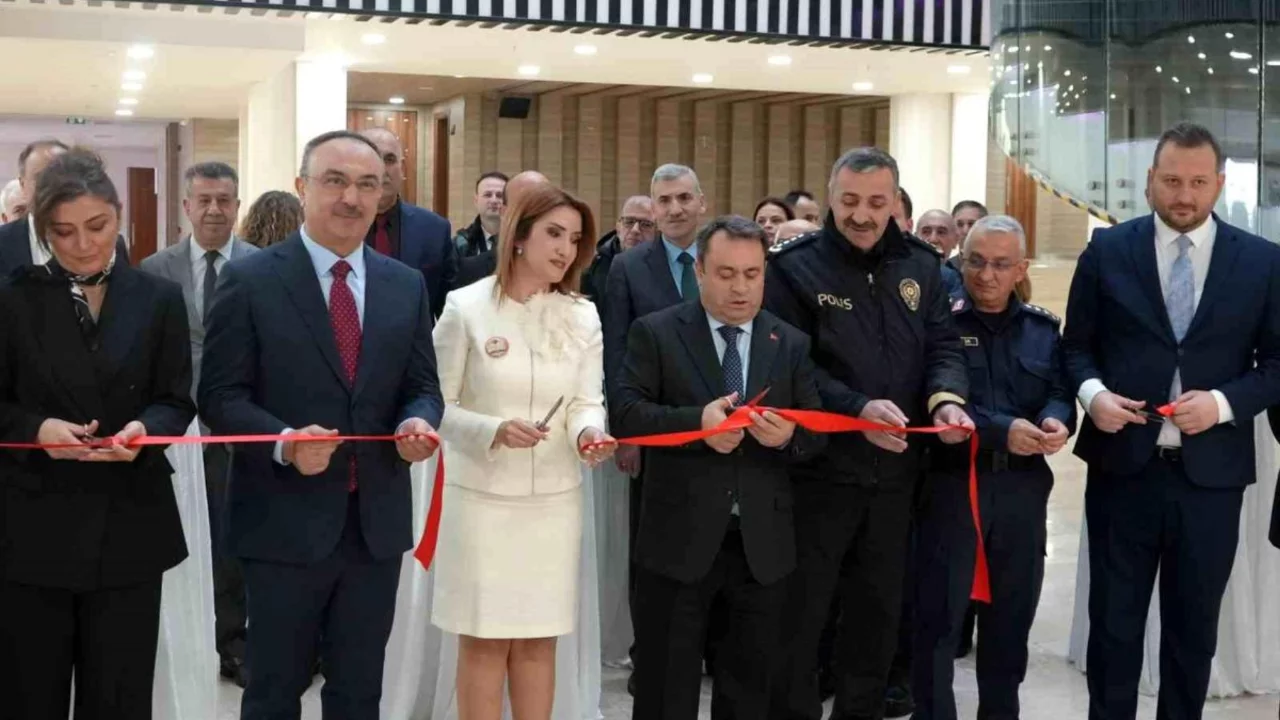 Tekirdağ'da mahkumların hazırladığı resim sergisi a&ccedil;ıldı