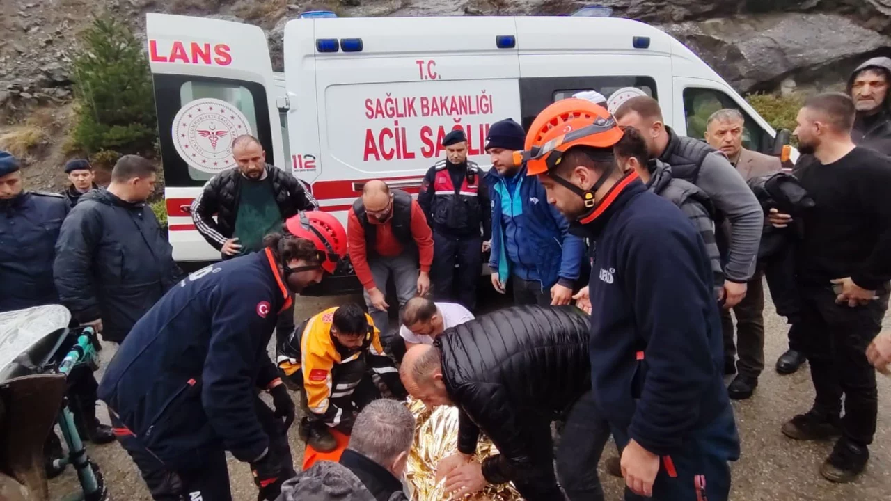U&ccedil;urumdan yuvarlanan ara&ccedil;ta 1 yaralı