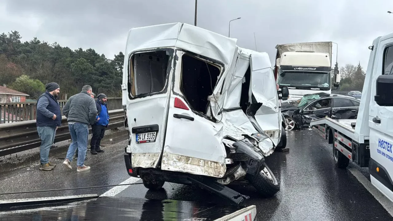 Anadolu Otoyolu'nda zincirleme kaza! İstanbul y&ouml;n&uuml; trafiğe kapandı