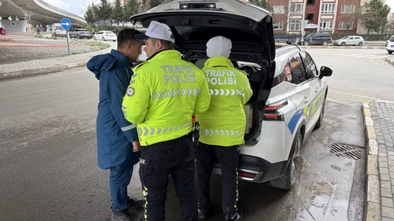 Durdurulan motosikletlinin ilgin&ccedil; savunması: "Kafama olmuyor"