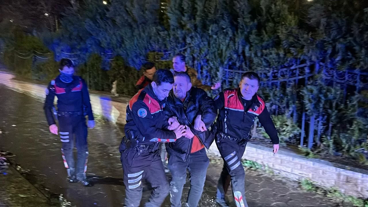 Polisten ka&ccedil;ıp yakalandı, 350 bin TL ceza kesildi