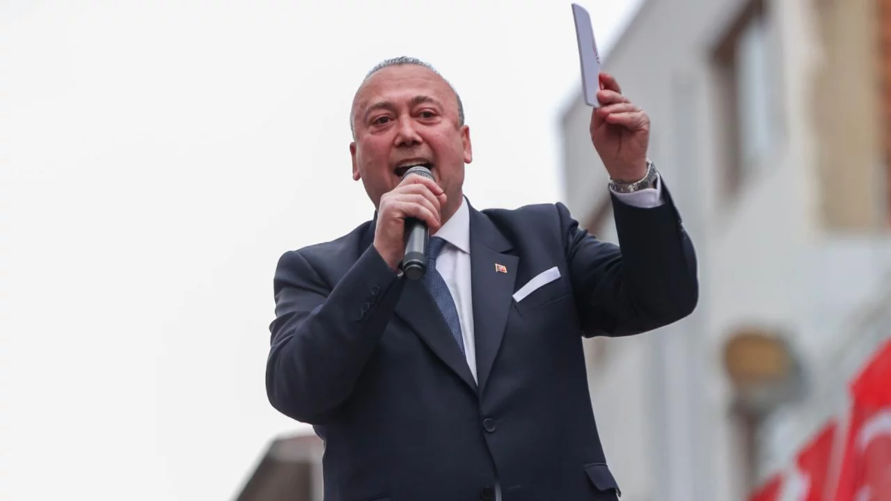 CHP'de &Ouml;zkan Yalım'ın &uuml;yeliği askıya alındı