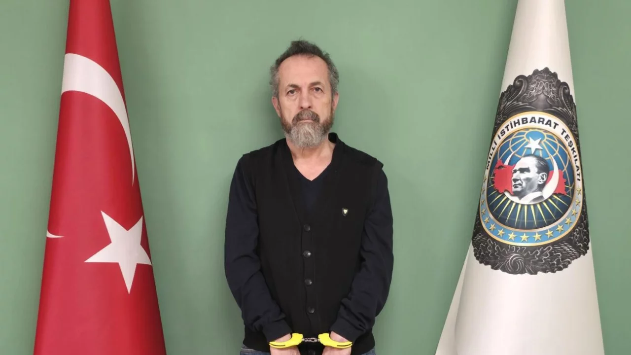 "Casusluk" su&ccedil;undan yakalanarak T&uuml;rkiye'ye getirilen &Ouml;nder Sığırcıklıoğlu tutuklandı