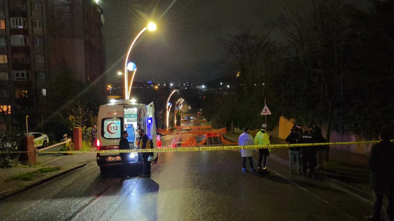 Motosiklet beton bariyerlere &ccedil;arptı: 1 kişi hayatını kaybetti...