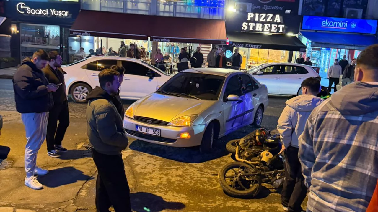 Annesinin motosikletini izinsiz alıp, gezmek isteyen &ccedil;ocuğun kazası kamerada