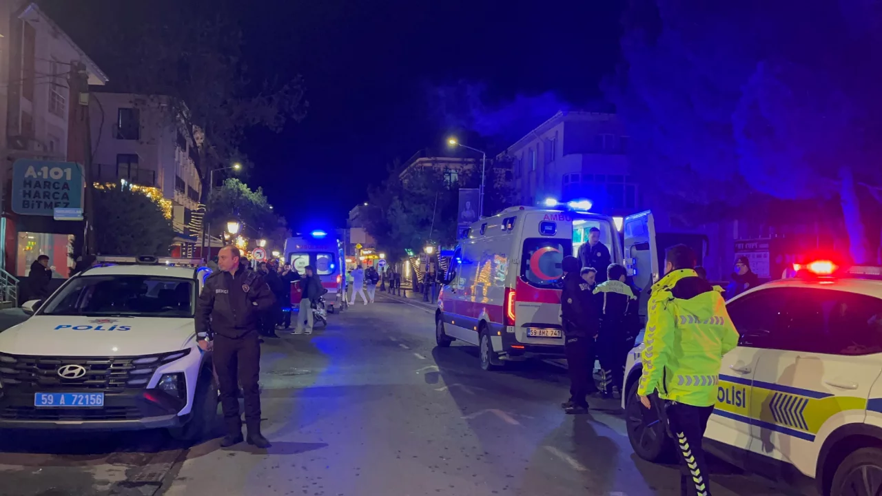 Tekirdağ'da iki motosiklet kafa kafaya &ccedil;arpıştı: 2 yaralı