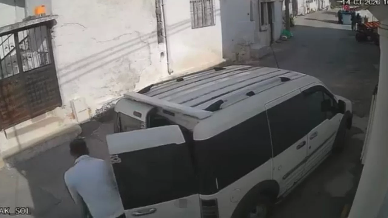 Hırsızlar "Parayı hesaba atacağız" diyerek 295 kilo zeytinyağını &ccedil;aldılar