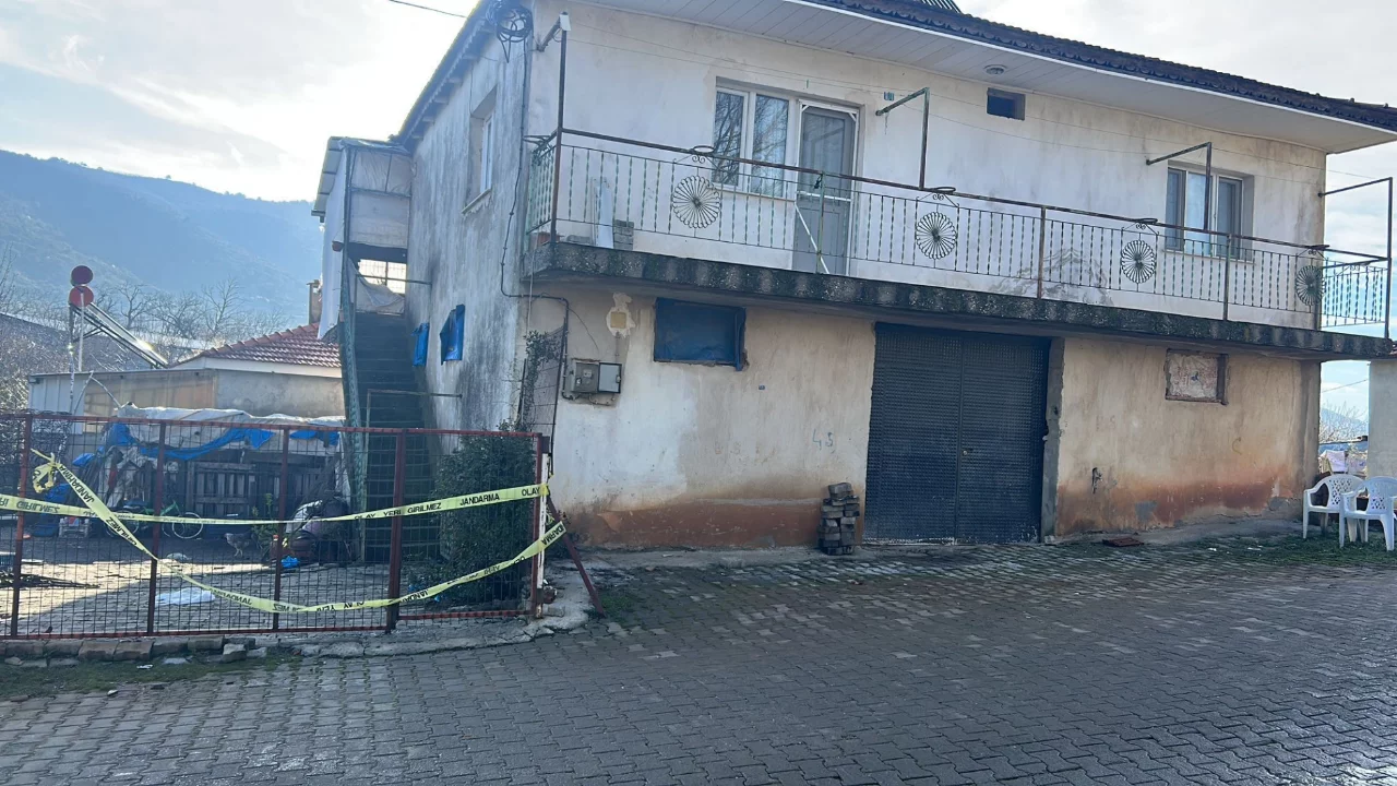 Aile katliamı! Boşanma aşamasındaki eşini ve 3 yakınını başlarından vurarak &ouml;ld&uuml;rd&uuml;