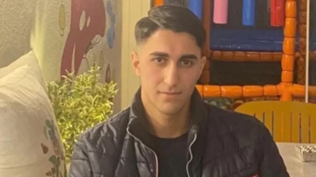 Markette başlayıp dışarı taşan kavgada bı&ccedil;aklanan Deniz, kurtarılamadı