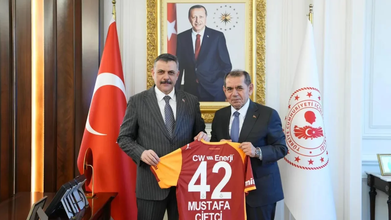 Galatasaray Başkanı Dursun &Ouml;zbek'ten İ&ccedil;işleri Bakanı Mustafa &Ccedil;ift&ccedil;i'ye 'Hayırlı Olsun' ziyareti!