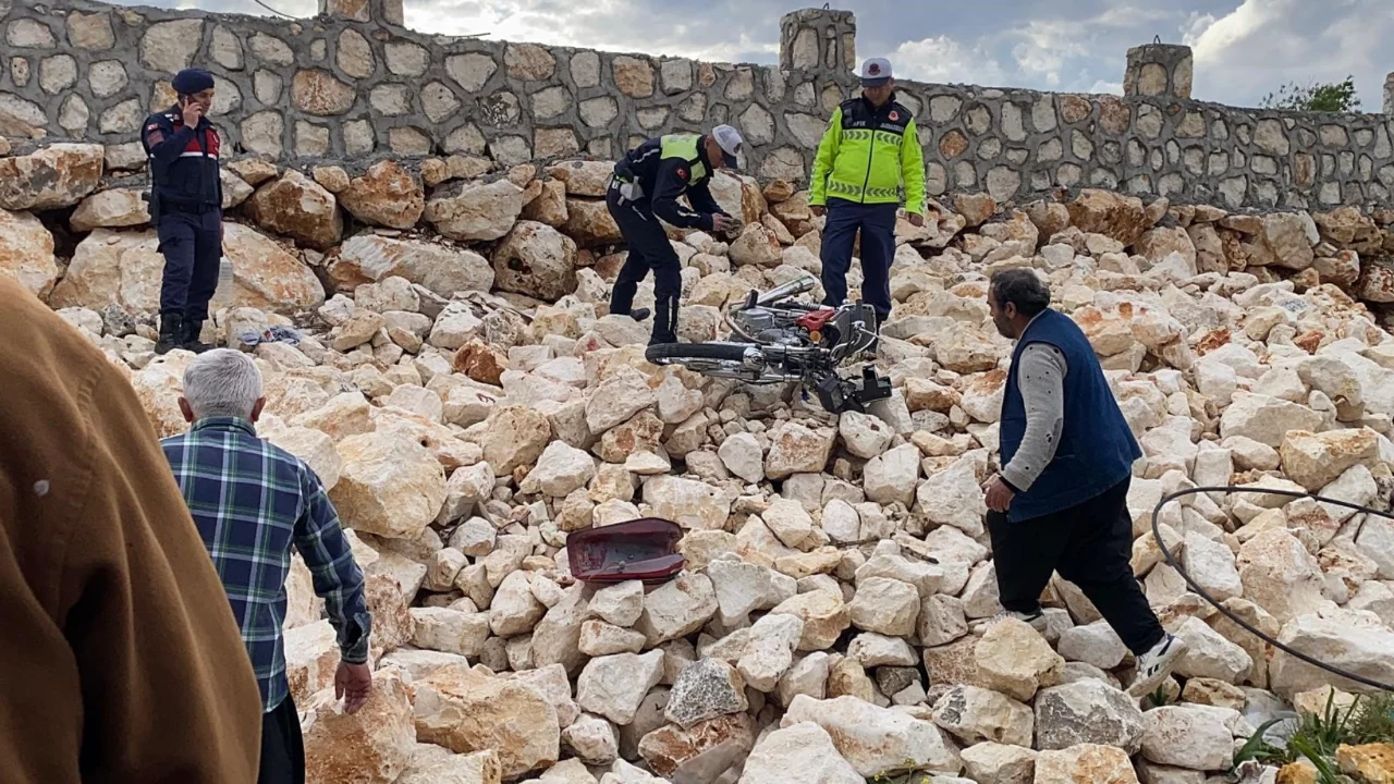 Mersin'de motosiklet kazası: 14 yaşındaki s&uuml;r&uuml;c&uuml; hayatını kaybetti