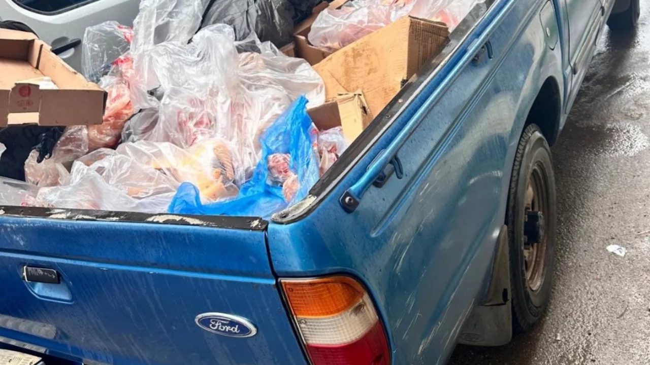 Sakarya'da 200 kilo tarihi ge&ccedil;miş tavuk eti ele ge&ccedil;irildi