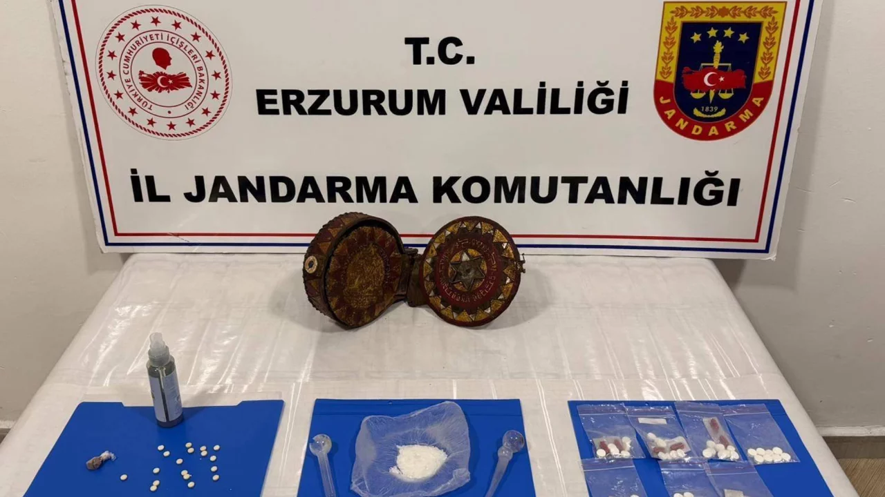 Erzurum'da ceylan derisine yazılmış altın işlemeli Tevrat ele ge&ccedil;irildi