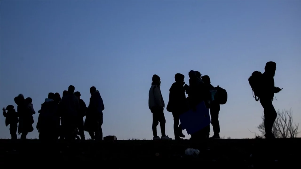 Van'da 20 d&uuml;zensiz g&ouml;&ccedil;men yakalandı