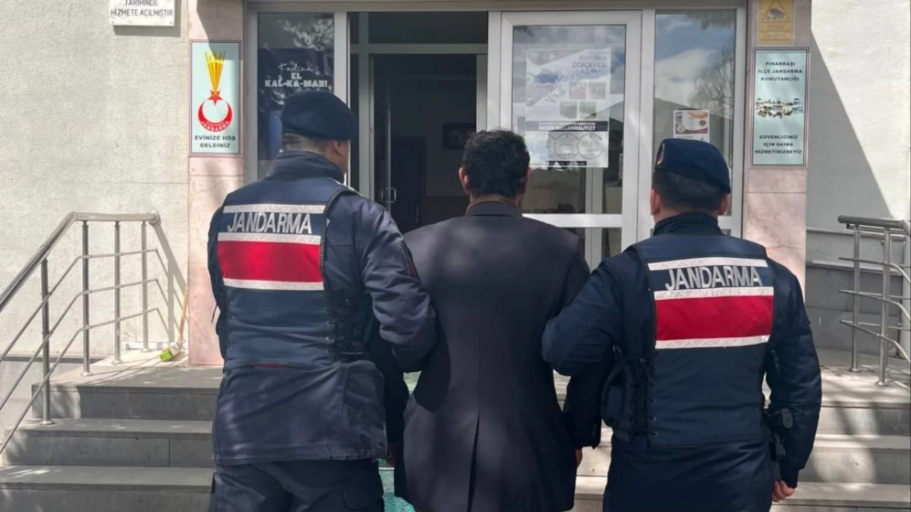 K&ouml;peği zincirle ağaca asarak &ouml;ld&uuml;ren şahıs g&ouml;zaltına alındı