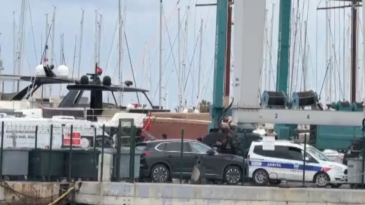 Bodrum'da can pazarı! Ka&ccedil;ak g&ouml;&ccedil;menleri taşıyan bot battı