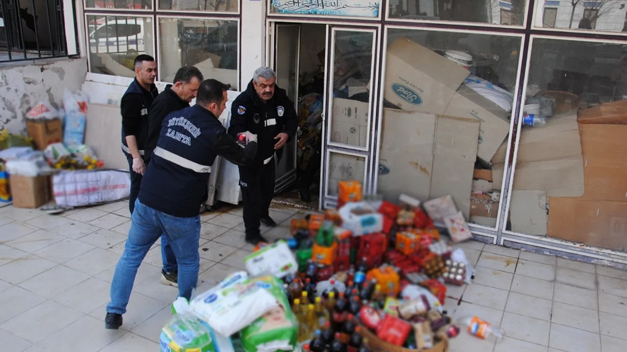 Denetimlerde halka satılacak tarihi ge&ccedil;miş &uuml;r&uuml;nler yakalandı