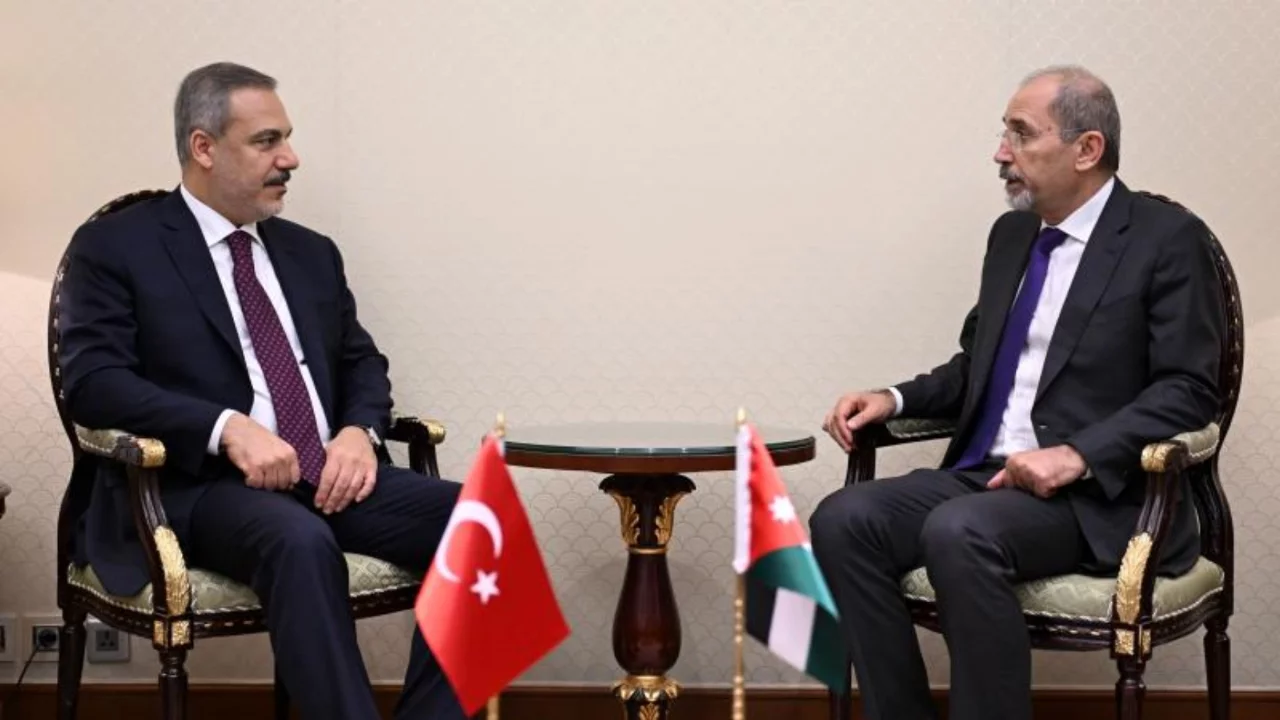 Dışişleri Bakanı Fidan, &Uuml;rd&uuml;nl&uuml; mevkidaşı Safedi ile g&ouml;r&uuml;şt&uuml;