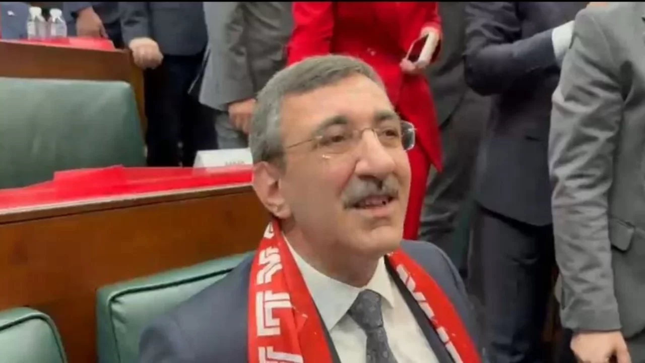 Cevdet Yılmaz: "Akaryakıt fiyat artışının &uuml;lkemize daha sınırlı yansımasını sağladık"