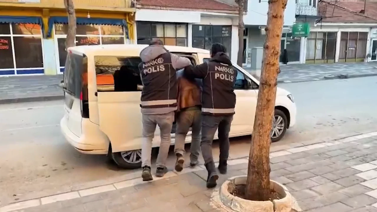 Bursa dahil 71 ilde zehir tacirlerine darbe! &Ccedil;ok sayıda kişi tutuklandı