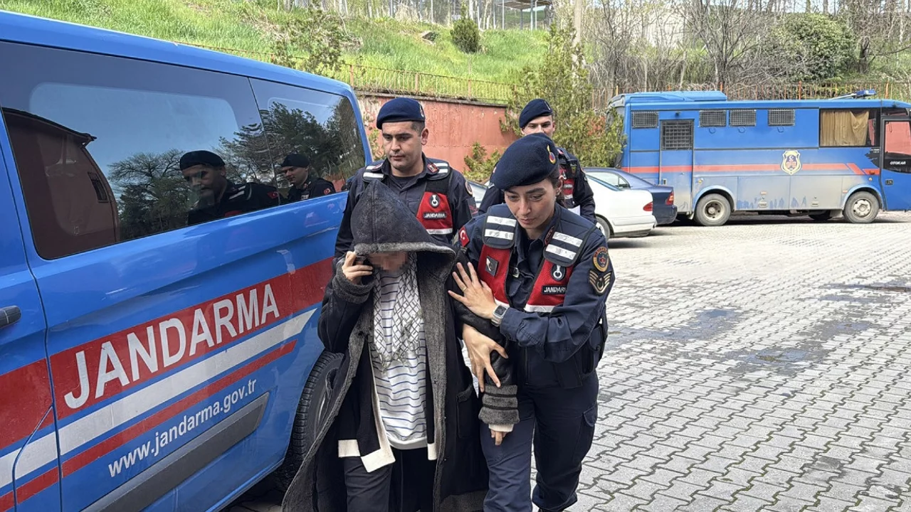 Tartıştığı kocasını av t&uuml;feğiyle başından vurarak &ouml;ld&uuml;rd&uuml;