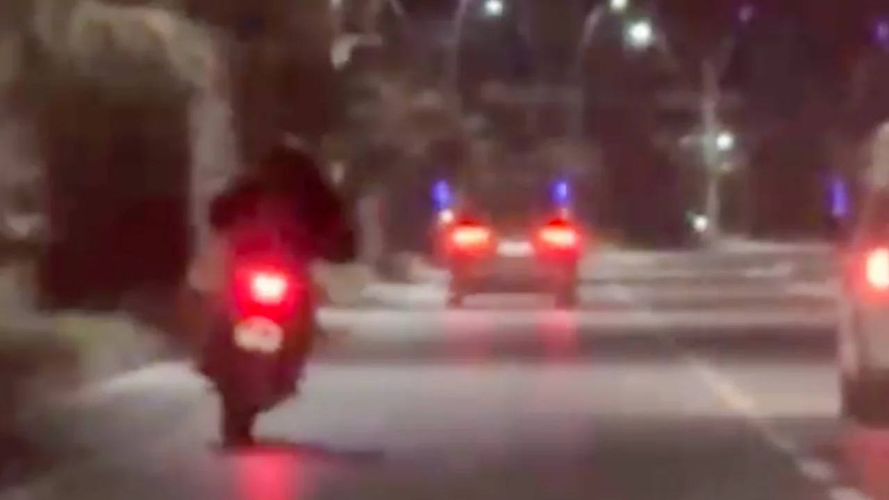 Ter&ouml;r estiren motosiklet s&uuml;r&uuml;c&uuml;s&uuml; yakalandı: 770 bin TL ceza