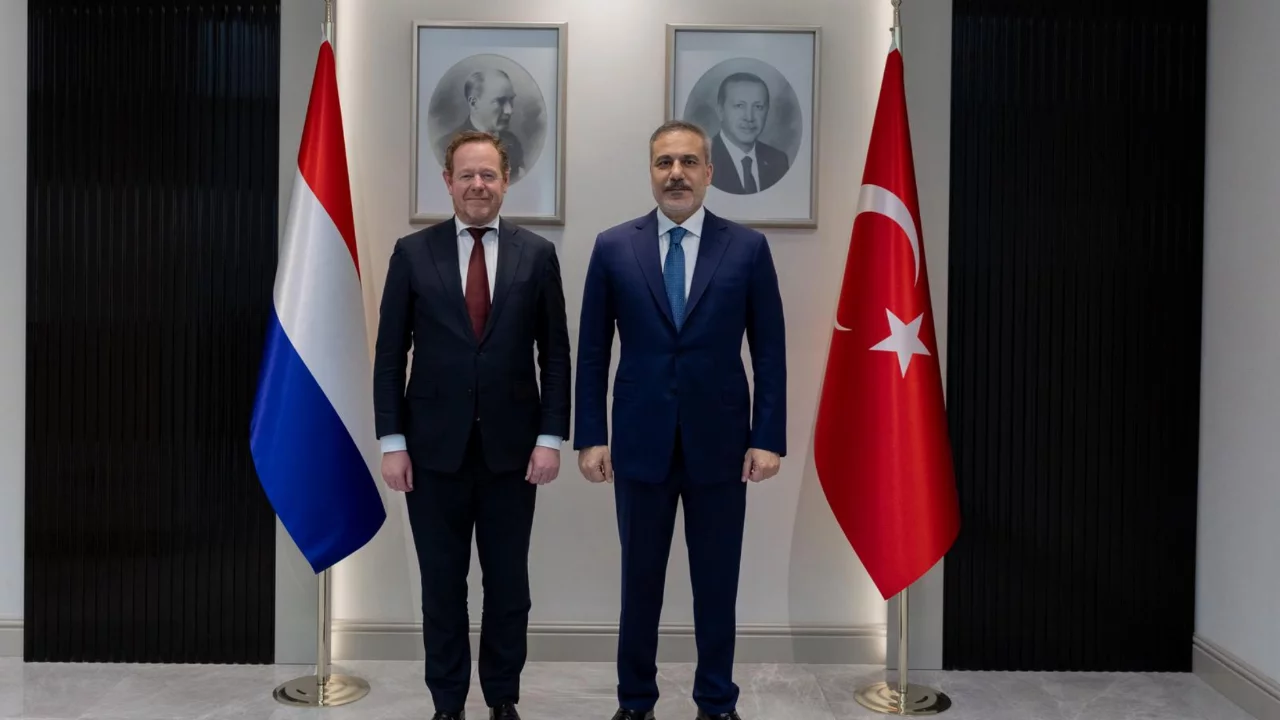 Bakan Fidan, Hollandalı mevkidaşı Van Weel ile g&ouml;r&uuml;şt&uuml;