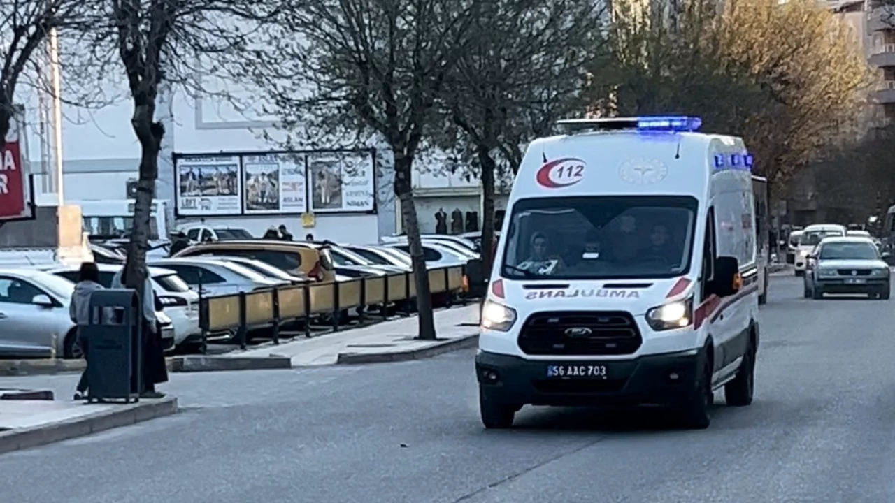 Budama yaparken kolu kesildi, ambulansta kalp krizi ge&ccedil;irdi!
