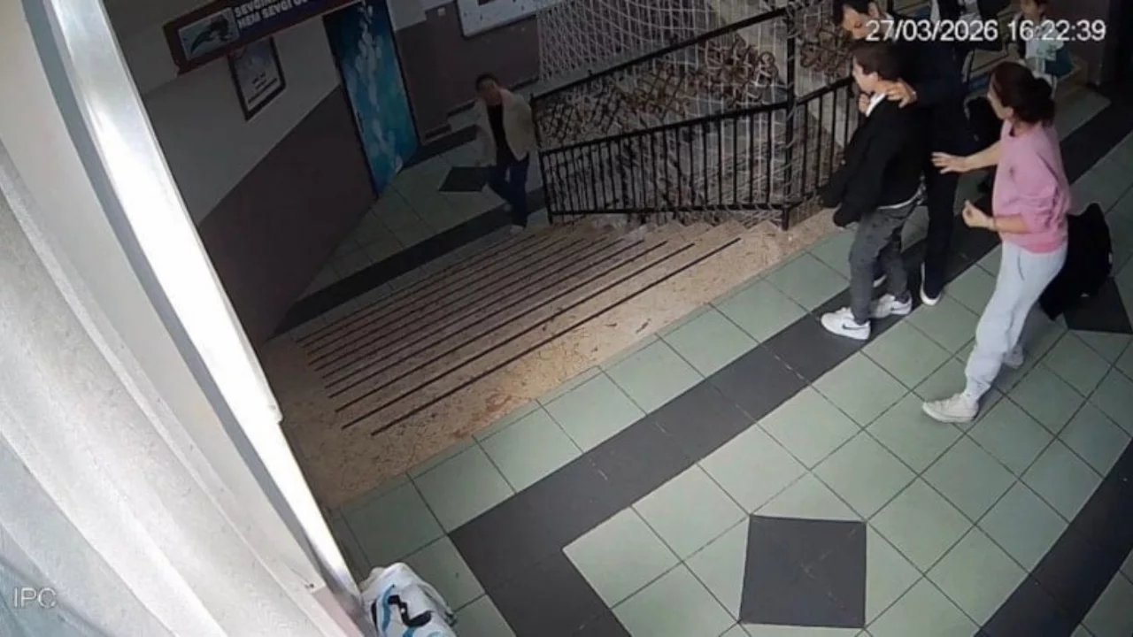 Okul m&uuml;d&uuml;r&uuml;nden &ouml;ğrencisine hayat kurtaran m&uuml;dahale! O anlar kamerada...
