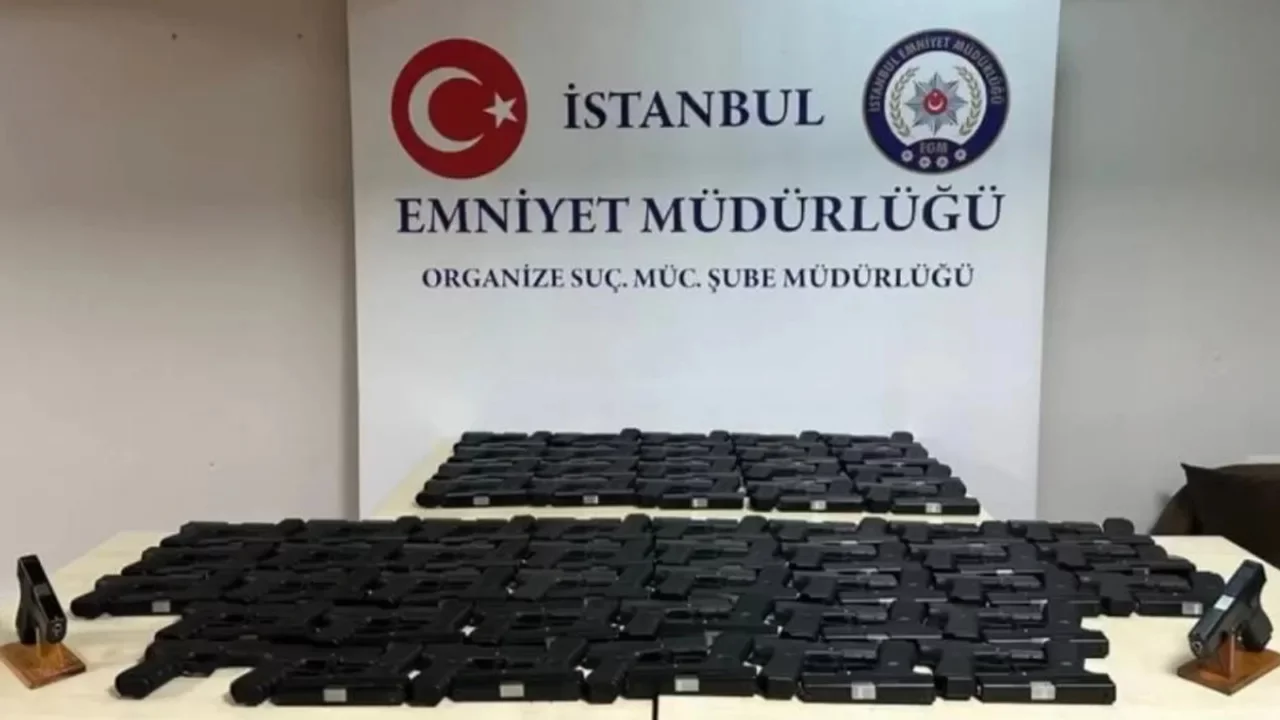 İstanbul'da ka&ccedil;ak silah operasyonu! 113 tabanca ele ge&ccedil;irildi