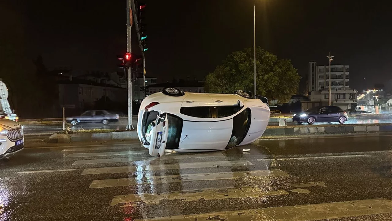 Serik'te kontrolden &ccedil;ıkan otomobil devrildi