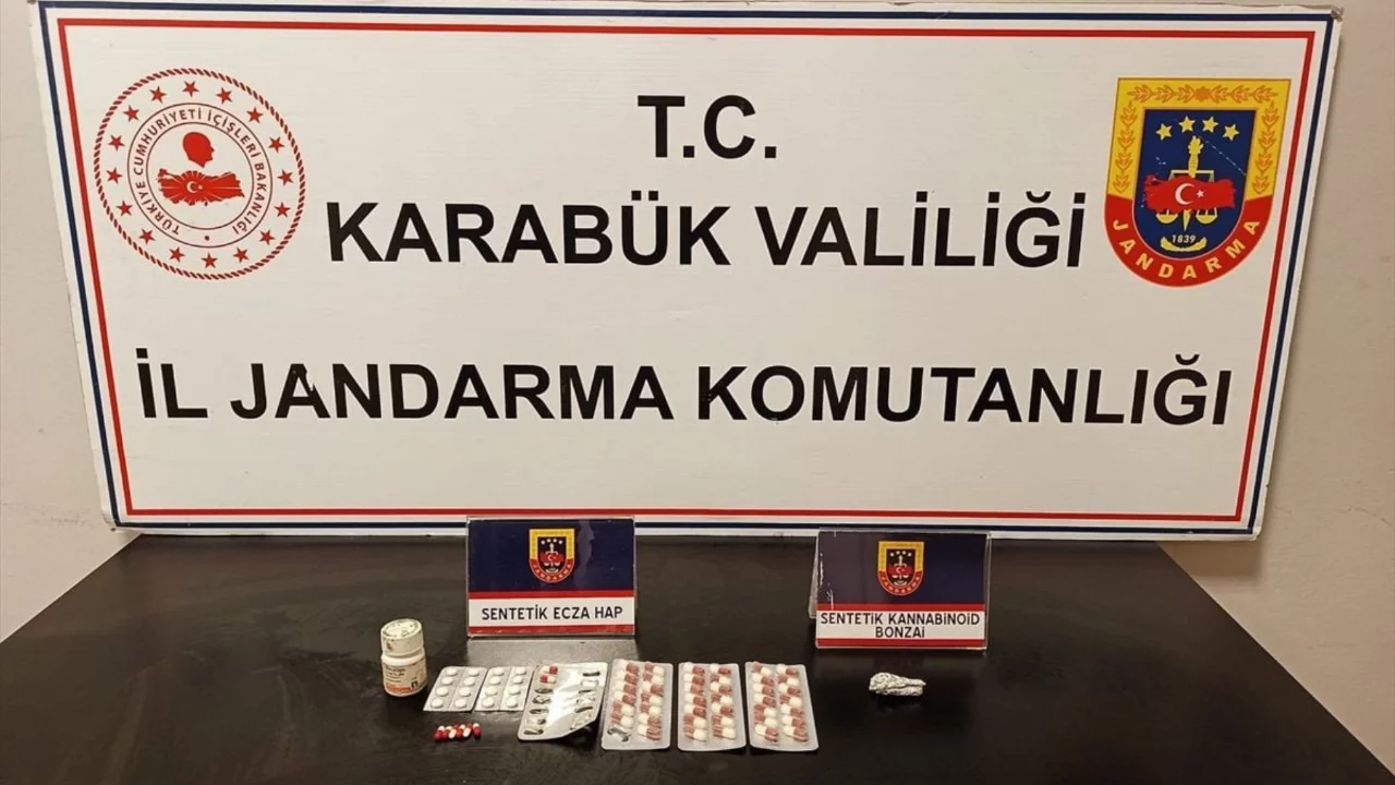 Karab&uuml;k'te uyuşturucu ve tefecilik operasyonlarında 5 zanlı yakalandı